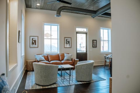 Living room, pet friendly