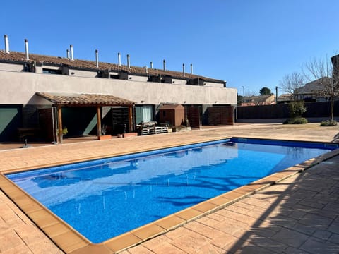 Property building, Pool view, Swimming pool