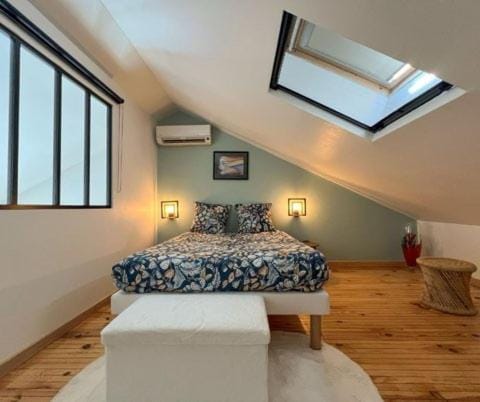 Bed, Bedroom, air conditioner