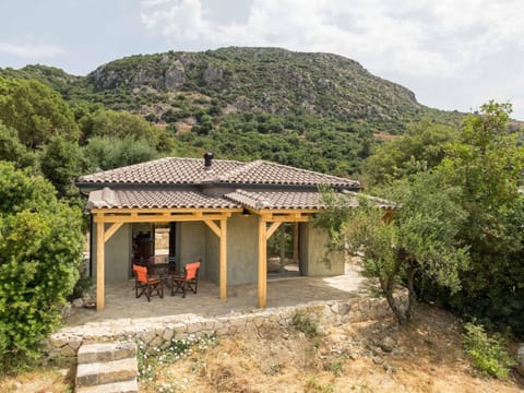 Property building, Spring, Day, Natural landscape, Balcony/Terrace, Mountain view