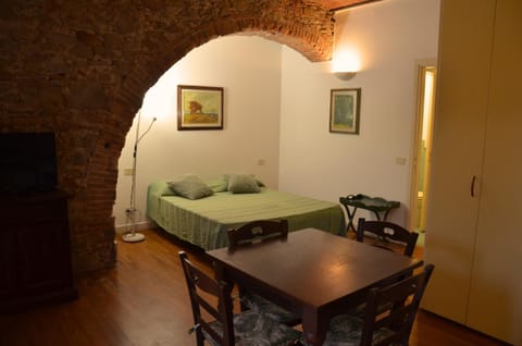 Bed, Living room, Photo of the whole room, Seating area, Dining area, Bedroom