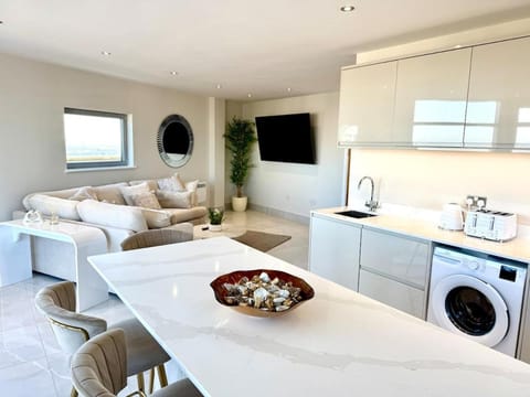 Cardiff Skyline Penthouse Apartment Free Parking Sleeps 8 Apartment in Cardiff