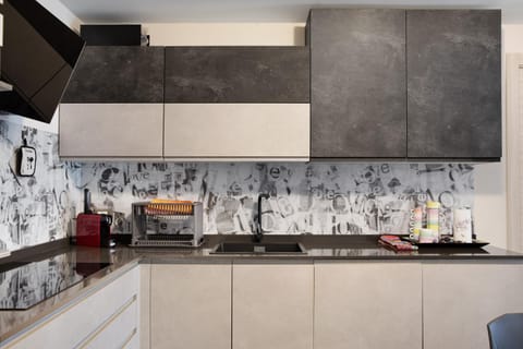 Kitchen or kitchenette, Living room