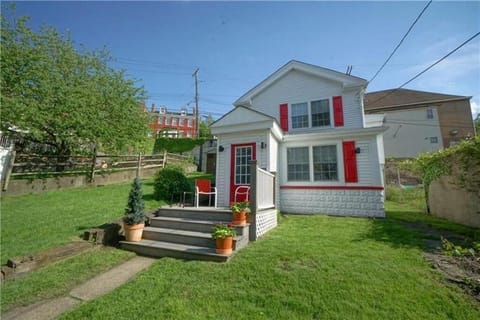 Property building, Day, Neighbourhood, Garden view