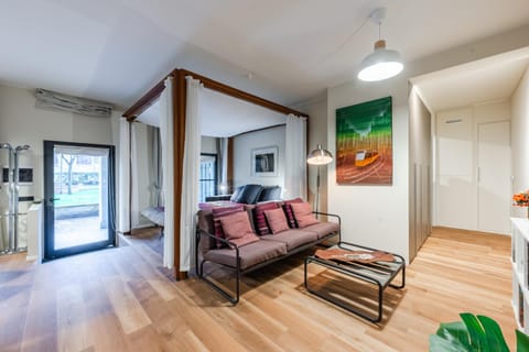 Living room, Seating area