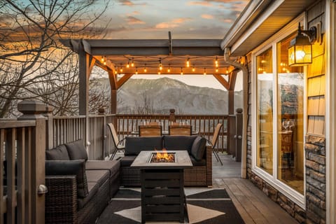 Chateau LeConte Chalet in Chalet Village