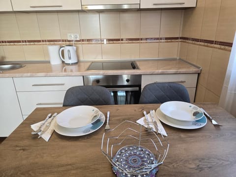 Coffee/tea facilities, Kitchen or kitchenette, Dining area