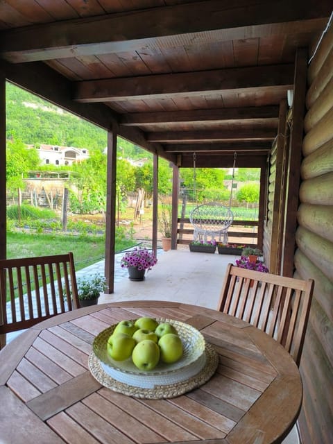 Food and drinks, Dining area, Garden view