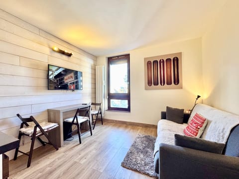 TV and multimedia, Living room, Dining area