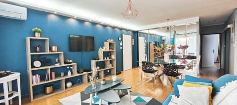 Communal lounge/ TV room, Library, TV and multimedia, Living room