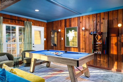 Sleeps 18 Basketball Court Heated Pool Games House in San Antonio