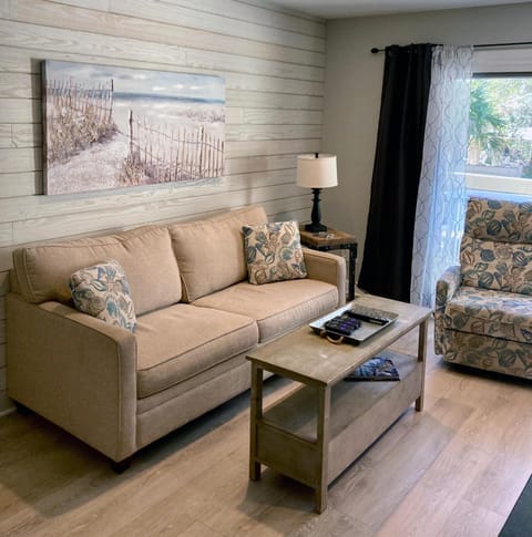 The Breakers 107 House in Coligny Beach