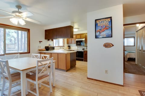 Fourth Sister Getaway Apartment in Sisters