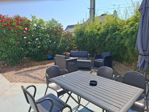 Patio, Day, Garden, Balcony/Terrace, Garden view