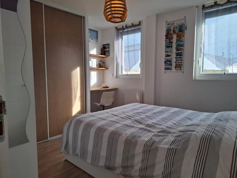 Bed, Photo of the whole room, Bedroom, heating, wardrobe