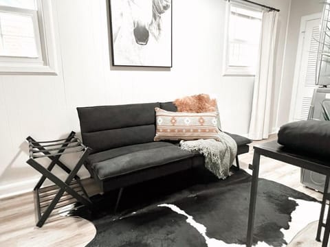 Abbott Retreat- 4min walk to TTU & 2 king beds House in Lubbock