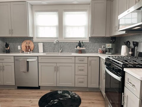 Abbott Retreat- 4min walk to TTU & 2 king beds House in Lubbock