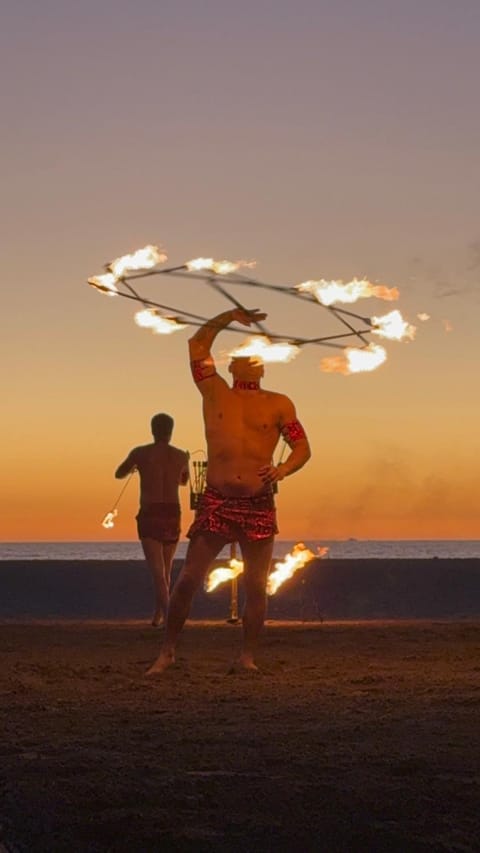 Entertainment, Sunset