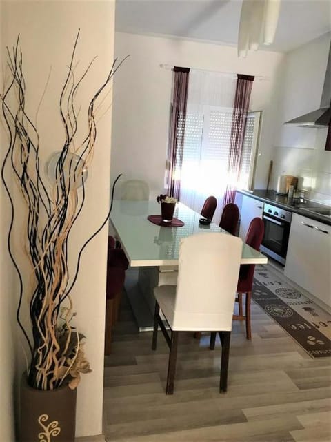 Apartments Benic 2 Bed and Breakfast in Zadar