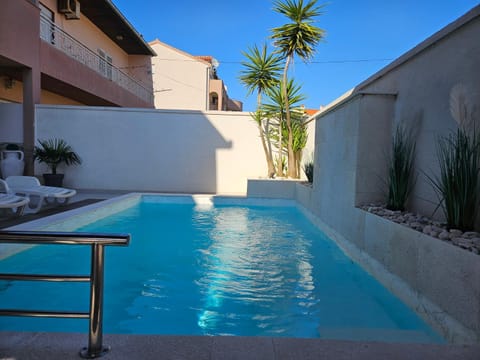 Apartments Benic 2 Bed and Breakfast in Zadar