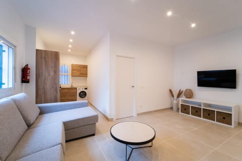 TV and multimedia, Kitchen or kitchenette, Living room, Seating area