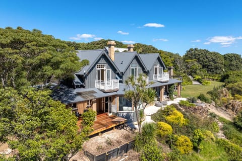 Puriri Valley Estate, Church Bay - Be My Guest Waiheke House in Auckland Region