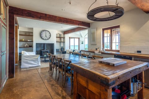 Puriri Valley Estate, Church Bay - Be My Guest Waiheke House in Auckland Region