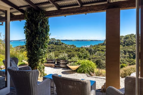 Puriri Valley Estate, Church Bay - Be My Guest Waiheke House in Auckland Region