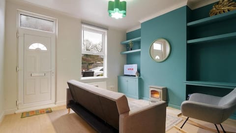 Treeton - Brand New 3 Bed House, FREE Parking & Great for Groups - Hosted by Stay Host Save Apartment in Sheffield