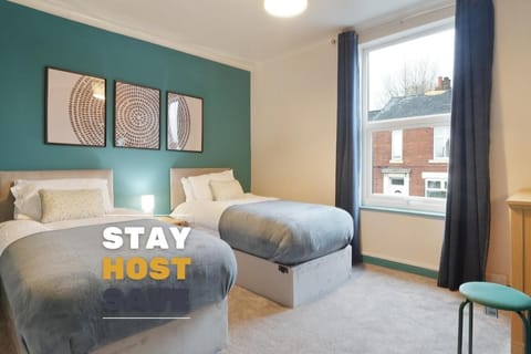 Treeton - Brand New 3 Bed House, FREE Parking & Great for Groups - Hosted by Stay Host Save Apartment in Sheffield