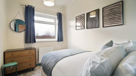 Treeton - Brand New 3 Bed House, FREE Parking & Great for Groups - Hosted by Stay Host Save Apartment in Sheffield