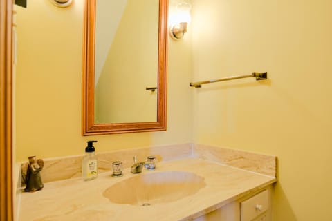 Cotton Alley, Charming 2 Bedroom Retreat in Historic Natchez House in Natchez