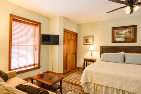 Cotton Alley, Charming 2 Bedroom Retreat in Historic Natchez House in Natchez