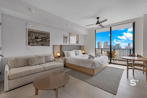 Bed, Living room, Photo of the whole room, Seating area, Bedroom