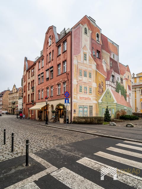 Property building, Neighbourhood, City view, Street view, Location