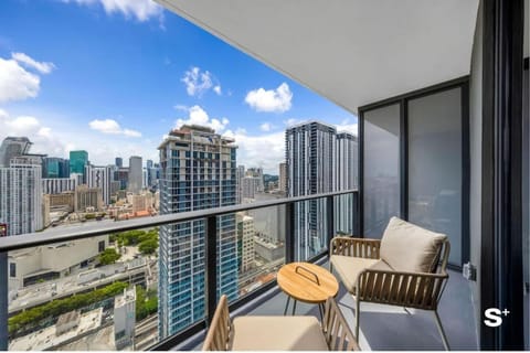 View (from property/room), Balcony/Terrace, City view