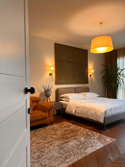 Bed, Photo of the whole room, Bedroom