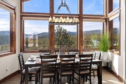 Dining area, Mountain view