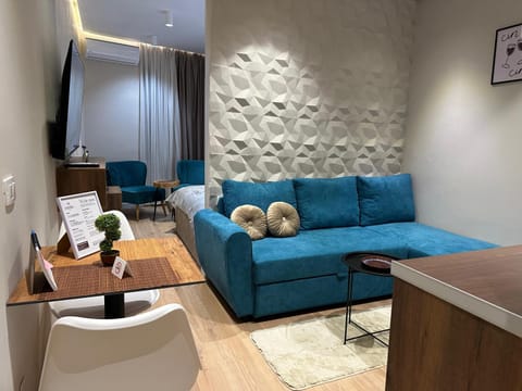 TV and multimedia, Living room, Seating area, Dining area, air conditioner