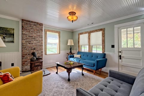 Living room, Seating area