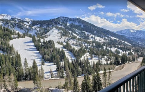 Balcony/Terrace, Mountain view