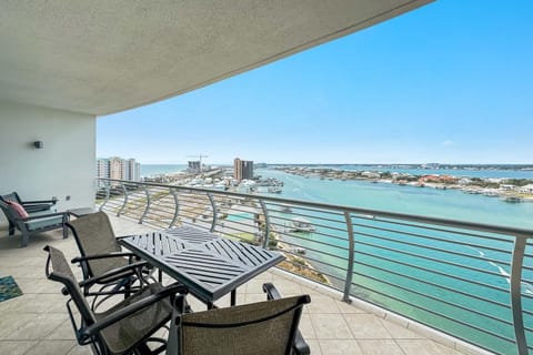 Balcony/Terrace, Seating area, Lake view, Sea view