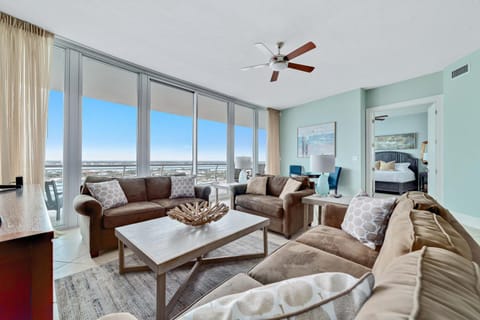 Balcony/Terrace, Living room, Seating area, Dining area