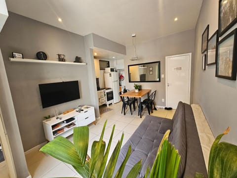 Communal lounge/ TV room, TV and multimedia, Kitchen or kitchenette, Living room, Seating area, Dining area
