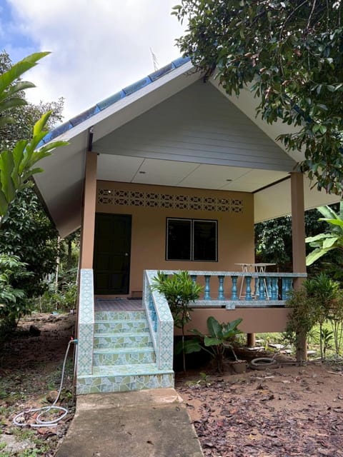 Well Living Guesthouse Khaolak Apartment in Khuekkhak