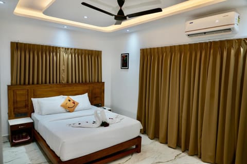 Bed, Photo of the whole room, Bedroom, towels, air conditioner