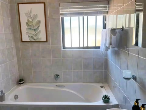 Shower, Bathroom, Bath, towels