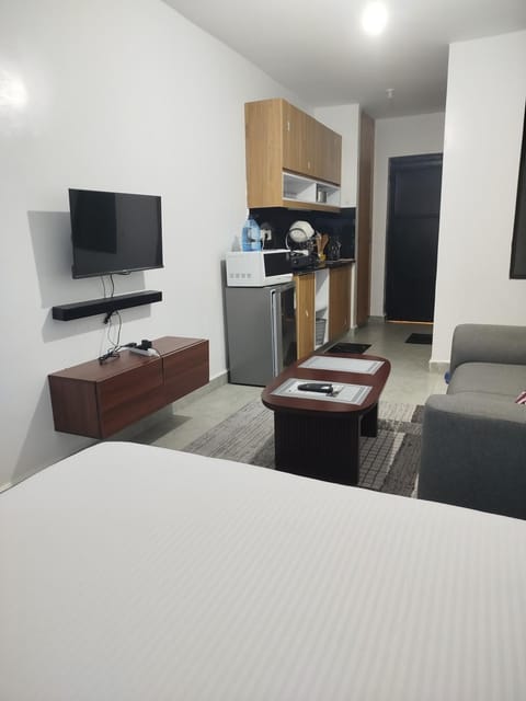Communal lounge/ TV room, TV and multimedia, Living room, Seating area, Dining area