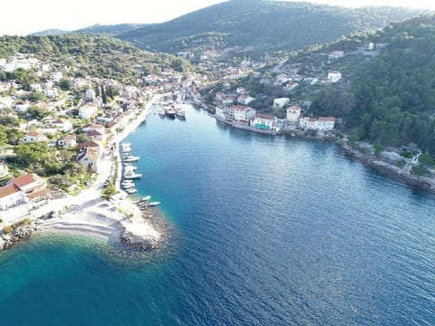 Neighbourhood, Natural landscape, Beach