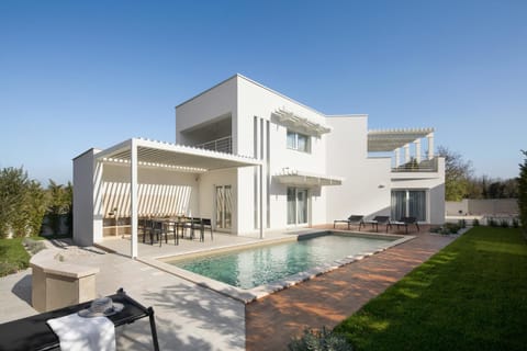 Property building, Garden, Balcony/Terrace, Pool view